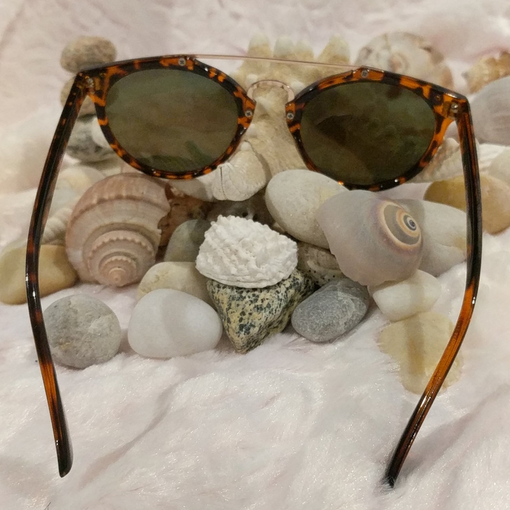 Sunglasses - Picture 5 of 8